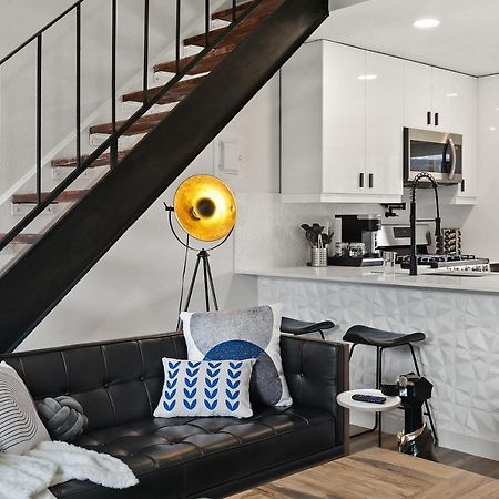 Contemporary Couples Getaway Near Austin Favorites - Loft 21 Apartman Kültér fotó