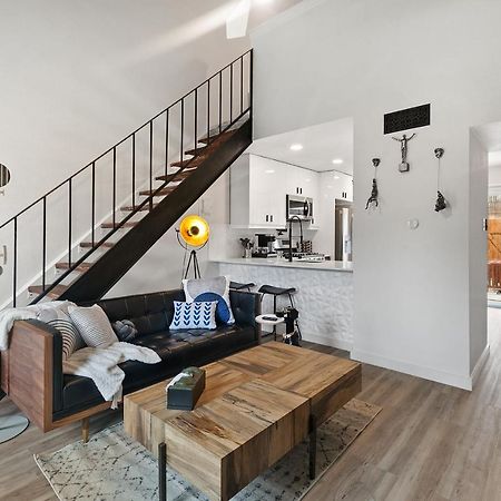 Contemporary Couples Getaway Near Austin Favorites - Loft 21 Apartman Kültér fotó