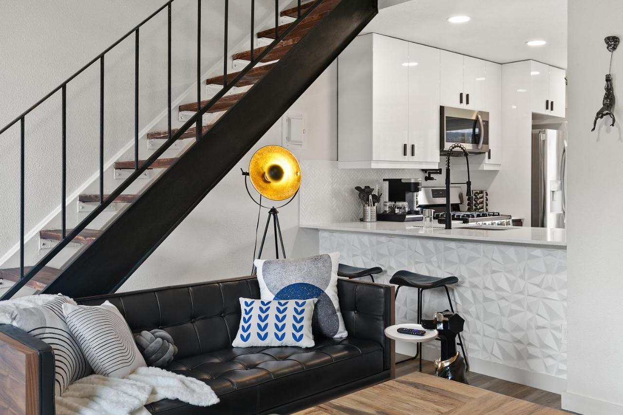 Contemporary Couples Getaway Near Austin Favorites - Loft 21 Apartman Kültér fotó