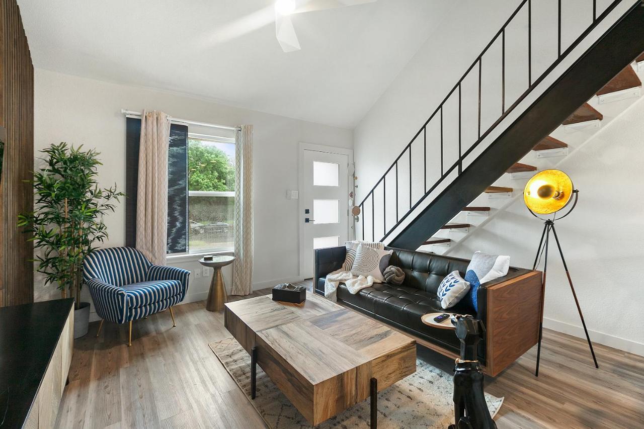 Contemporary Couples Getaway Near Austin Favorites - Loft 21 Apartman Kültér fotó