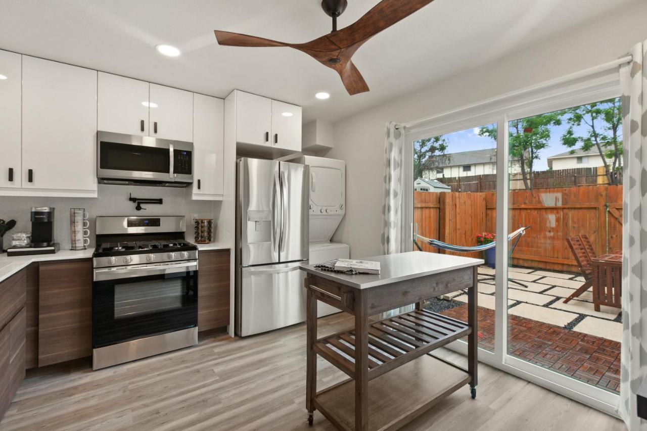 Contemporary Couples Getaway Near Austin Favorites - Loft 21 Apartman Kültér fotó