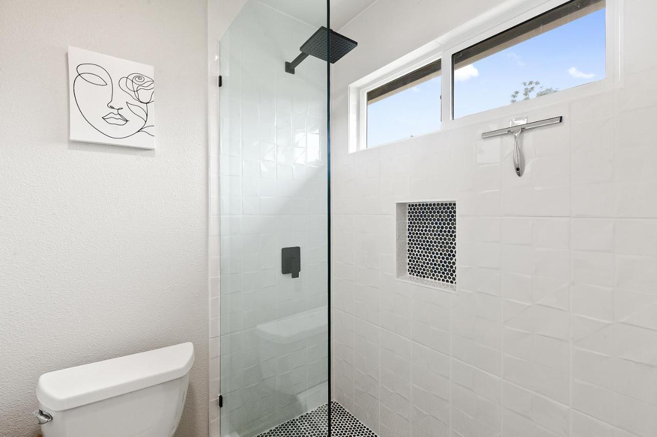 Contemporary Couples Getaway Near Austin Favorites - Loft 21 Apartman Kültér fotó