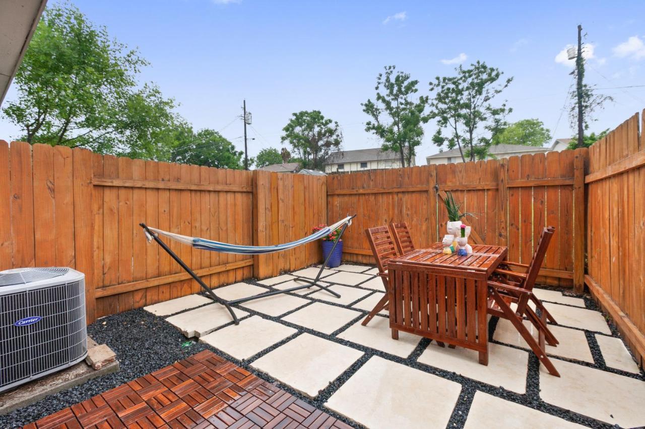 Contemporary Couples Getaway Near Austin Favorites - Loft 21 Apartman Kültér fotó