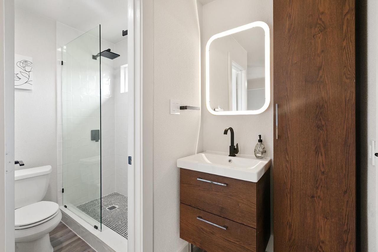 Contemporary Couples Getaway Near Austin Favorites - Loft 21 Apartman Kültér fotó