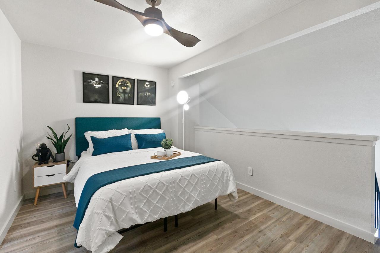Contemporary Couples Getaway Near Austin Favorites - Loft 21 Apartman Kültér fotó